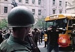 Immagine di I prigionieri di Baltimora Riot entrano nel tribunale Baltimore Maryland USA, 1968, secondo 27 filmato di repertorio 65675044688