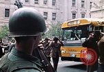 Immagine di I prigionieri di Baltimora Riot entrano nel tribunale Baltimore Maryland USA, 1968, secondo 28 filmato di repertorio 65675044688