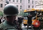 Immagine di I prigionieri di Baltimora Riot entrano nel tribunale Baltimore Maryland USA, 1968, secondo 32 filmato di repertorio 65675044688