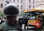 Immagine di I prigionieri di Baltimora Riot entrano nel tribunale Baltimore Maryland USA, 1968, secondo 33 filmato di repertorio 65675044688