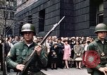 Immagine di I prigionieri di Baltimora Riot entrano nel tribunale Baltimore Maryland USA, 1968, secondo 35 filmato di repertorio 65675044688