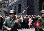 Immagine di I prigionieri di Baltimora Riot entrano nel tribunale Baltimore Maryland USA, 1968, secondo 40 filmato di repertorio 65675044688