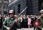 Immagine di I prigionieri di Baltimora Riot entrano nel tribunale Baltimore Maryland USA, 1968, secondo 41 filmato di repertorio 65675044688