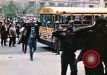 Immagine di I prigionieri di Baltimora Riot entrano nel tribunale Baltimore Maryland USA, 1968, secondo 58 filmato di repertorio 65675044688