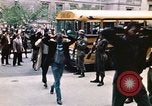 Immagine di I prigionieri di Baltimora Riot entrano nel tribunale Baltimore Maryland USA, 1968, secondo 59 filmato di repertorio 65675044688
