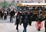 Immagine di I prigionieri di Baltimora Riot entrano nel tribunale Baltimore Maryland USA, 1968, secondo 60 filmato di repertorio 65675044688