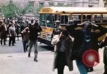 Immagine di I prigionieri di Baltimora Riot entrano nel tribunale Baltimore Maryland USA, 1968, secondo 61 filmato di repertorio 65675044688