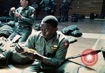 Immagine di Le truppe federali per mantenere l'ordine a Baltimore Baltimore Maryland USA, 1968, secondo 59 filmato di repertorio 65675044689