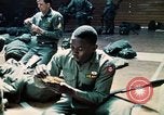 Immagine di Le truppe federali per mantenere l'ordine a Baltimore Baltimore Maryland USA, 1968, secondo 61 filmato di repertorio 65675044689