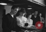 Standbild Weiber United States USA, 1956, aus Sekunde 27 historischem Filmmaterial Videoclip 65675044716