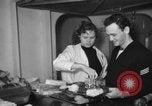 Standbild Weiber United States USA, 1956, aus Sekunde 30 historischem Filmmaterial Videoclip 65675044716