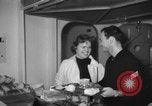 Standbild Weiber United States USA, 1956, aus Sekunde 33 historischem Filmmaterial Videoclip 65675044716