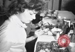 Standbild Weiber United States USA, 1956, aus Sekunde 39 historischem Filmmaterial Videoclip 65675044716
