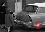 Standbild 1956 Chrysler Plymouth Plainsman Kombi Auto von Ghia Chicago Illinois USA, 1956, aus Sekunde 13 historischem Filmmaterial Videoclip 65675044718