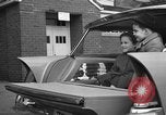 Standbild 1956 Chrysler Plymouth Plainsman Kombi Auto von Ghia Chicago Illinois USA, 1956, aus Sekunde 50 historischem Filmmaterial Videoclip 65675044718