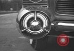 Standbild 1956 Chrysler Plymouth Plainsman Kombi Auto von Ghia Chicago Illinois USA, 1956, aus Sekunde 52 historischem Filmmaterial Videoclip 65675044718