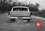 Standbild 1956 Chrysler Plymouth Plainsman Kombi Auto von Ghia Chicago Illinois USA, 1956, aus Sekunde 58 historischem Filmmaterial Videoclip 65675044718