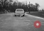 Standbild 1956 Chrysler Plymouth Plainsman Kombi Auto von Ghia Chicago Illinois USA, 1956, aus Sekunde 61 historischem Filmmaterial Videoclip 65675044718