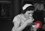 Immagine di Il sovrappeso gioventù in America New York City USA, 1955, secondo 19 filmato di repertorio 65675044722