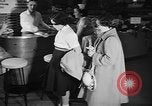 Immagine di Il sovrappeso gioventù in America New York City USA, 1955, secondo 40 filmato di repertorio 65675044722