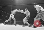 Immagine di Golden orientale divisione guanti New York City USA, 1955, secondo 10 filmato di repertorio 65675044725