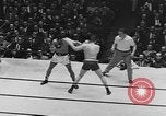 Immagine di Golden orientale divisione guanti New York City USA, 1955, secondo 12 filmato di repertorio 65675044725
