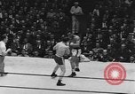Immagine di Golden orientale divisione guanti New York City USA, 1955, secondo 17 filmato di repertorio 65675044725