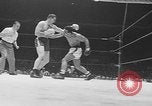 Immagine di Golden orientale divisione guanti New York City USA, 1955, secondo 19 filmato di repertorio 65675044725