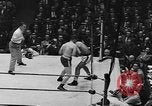 Immagine di Golden orientale divisione guanti New York City USA, 1955, secondo 23 filmato di repertorio 65675044725
