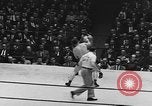 Immagine di Golden orientale divisione guanti New York City USA, 1955, secondo 26 filmato di repertorio 65675044725