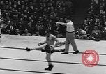 Immagine di Golden orientale divisione guanti New York City USA, 1955, secondo 32 filmato di repertorio 65675044725