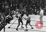 Immagine di Golden orientale divisione guanti New York City USA, 1955, secondo 37 filmato di repertorio 65675044725