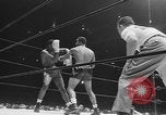 Immagine di Golden orientale divisione guanti New York City USA, 1955, secondo 43 filmato di repertorio 65675044725