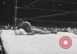 Immagine di Golden orientale divisione guanti New York City USA, 1955, secondo 50 filmato di repertorio 65675044725