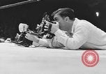 Immagine di Golden orientale divisione guanti New York City USA, 1955, secondo 53 filmato di repertorio 65675044725