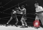 Immagine di Golden orientale divisione guanti New York City USA, 1955, secondo 60 filmato di repertorio 65675044725