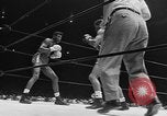 Immagine di Golden orientale divisione guanti New York City USA, 1955, secondo 61 filmato di repertorio 65675044725