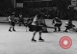 Immagine di Amatoriale Campionato di Hockey Germania, 1955, secondo 10 filmato di repertorio 65675044726