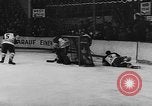 Immagine di Amatoriale Campionato di Hockey Germania, 1955, secondo 11 filmato di repertorio 65675044726