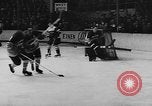 Immagine di Amatoriale Campionato di Hockey Germania, 1955, secondo 15 filmato di repertorio 65675044726