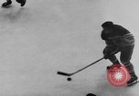 Immagine di Amatoriale Campionato di Hockey Germania, 1955, secondo 18 filmato di repertorio 65675044726