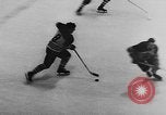 Immagine di Amatoriale Campionato di Hockey Germania, 1955, secondo 40 filmato di repertorio 65675044726