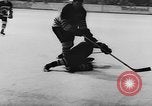 Immagine di Amatoriale Campionato di Hockey Germania, 1955, secondo 45 filmato di repertorio 65675044726