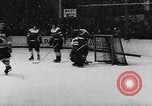Immagine di Amatoriale Campionato di Hockey Germania, 1955, secondo 53 filmato di repertorio 65675044726