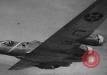 Standbild B-17-Bomber der Vereinigten Staaten California United States USA, 1940, aus Sekunde 37 historischem Filmmaterial Videoclip 65675044737
