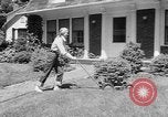 Image éduqués tondeuse à gazon New Jersey United States USA, 1953, de la seconde 8 séquences d'archives historiques vidéo 65675044745