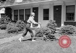Image éduqués tondeuse à gazon New Jersey United States USA, 1953, de la seconde 9 séquences d'archives historiques vidéo 65675044745