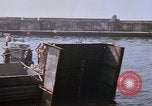 Image la réparation de dommages dus à une collision Naples Italie, 1965, de la seconde 1 séquences d'archives historiques vidéo 65675044751