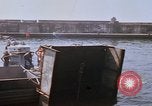 Image la réparation de dommages dus à une collision Naples Italie, 1965, de la seconde 3 séquences d'archives historiques vidéo 65675044751