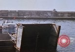Image la réparation de dommages dus à une collision Naples Italie, 1965, de la seconde 6 séquences d'archives historiques vidéo 65675044751